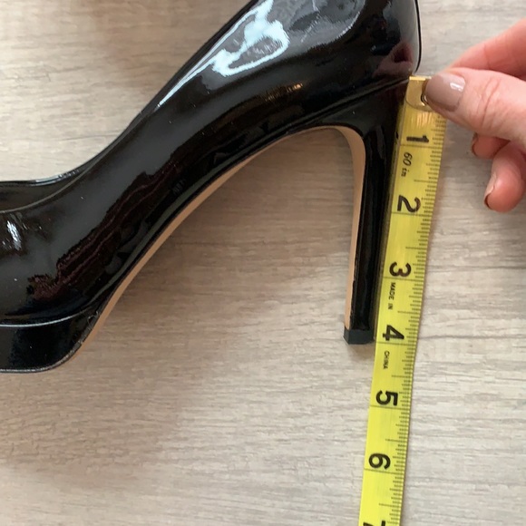 Excellent Condition Antonio Melani Black Patent Leather heels  Size 6 1/2 - Picture 4 of 8